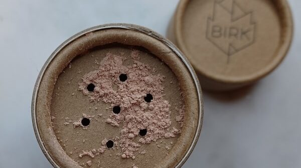 Tørshampoo pulver til mørkt hår